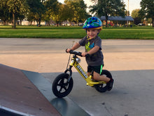 Cargar imagen en el visor de la galería, Strider 12 Sport Amarillo